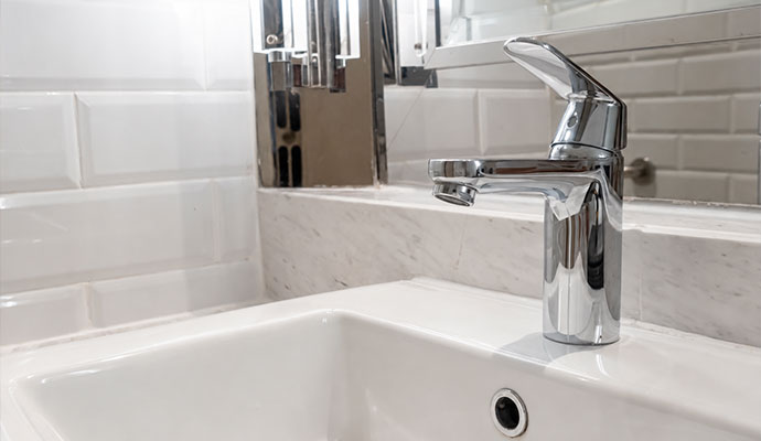 Modern single handle chrome bathroom faucet fixture